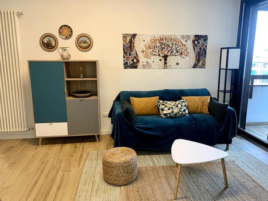 Appartamento Con Terrazzo Sui Tetti Milanesi Exterior foto