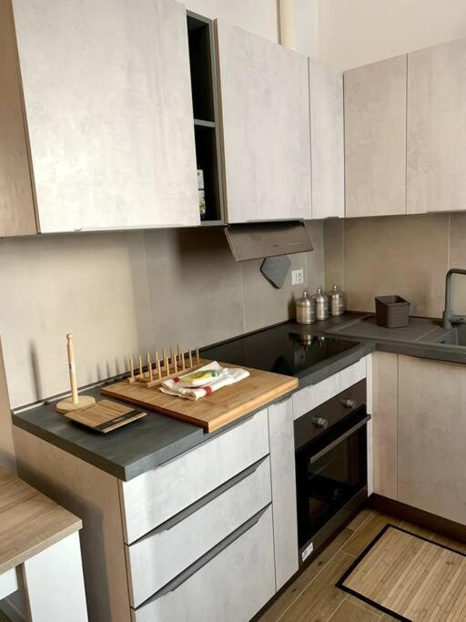 Appartamento Con Terrazzo Sui Tetti Milanesi Exterior foto