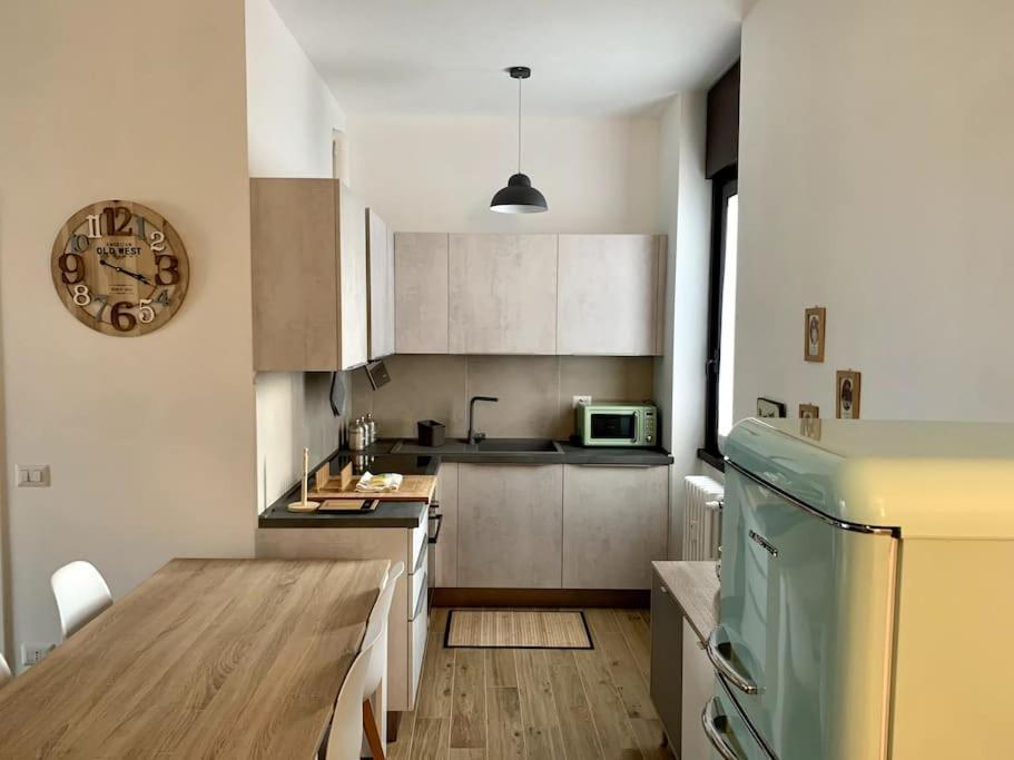 Appartamento Con Terrazzo Sui Tetti Milanesi Exterior foto