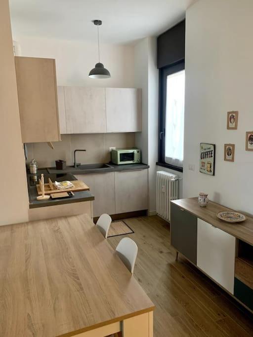 Appartamento Con Terrazzo Sui Tetti Milanesi Exterior foto