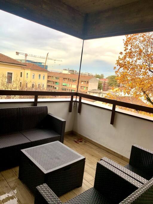 Appartamento Con Terrazzo Sui Tetti Milanesi Exterior foto